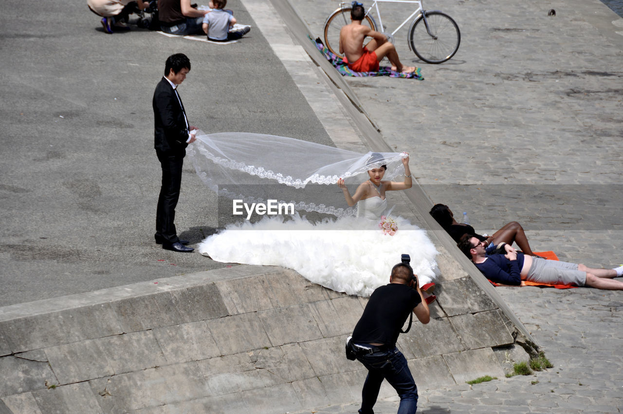 HIGH ANGLE VIEW OF YOUNG COUPLE ON FLOOR IN BACKGROUND