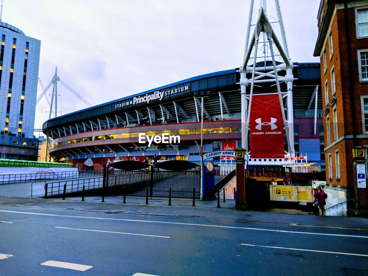 VIEW OF BRIDGE IN CITY