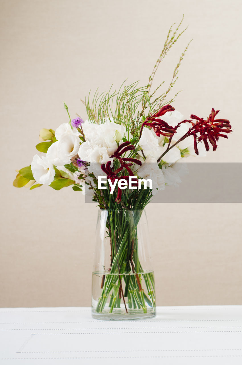 Close-up of white flowers in vase on table