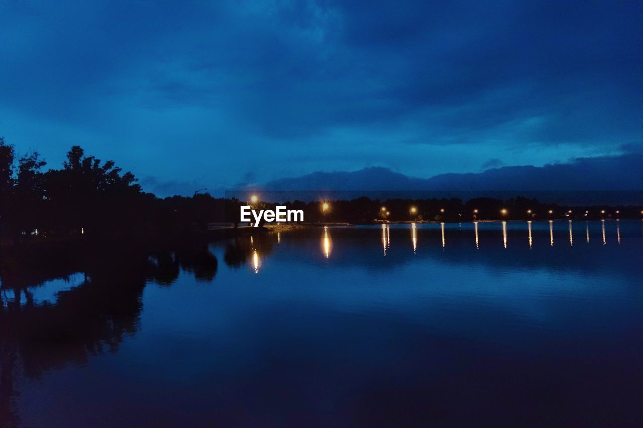 SCENIC VIEW OF LAKE AGAINST BLUE SKY AT DUSK