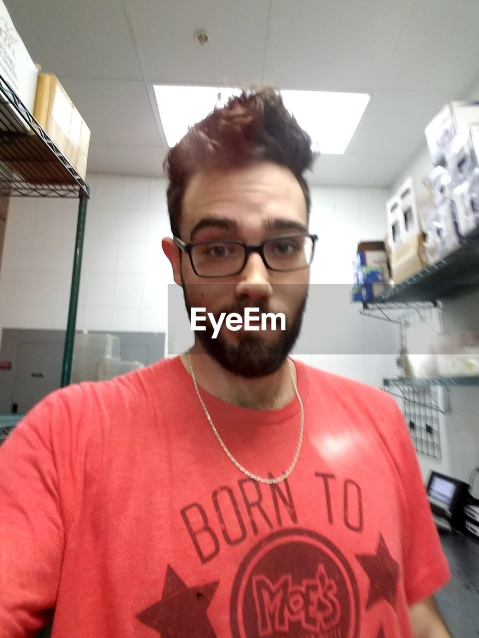 PORTRAIT OF MID ADULT MAN IN EYEGLASSES