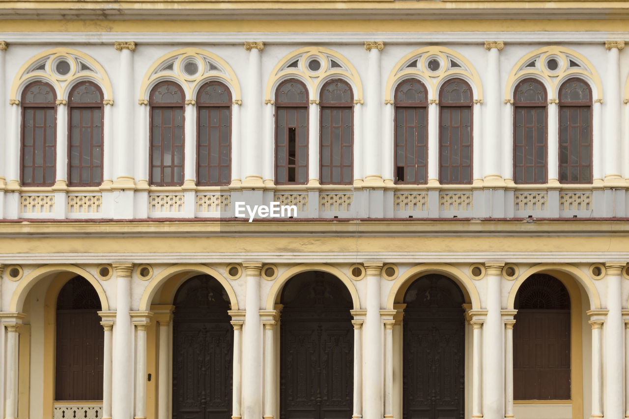 LOW ANGLE VIEW OF HISTORICAL BUILDING