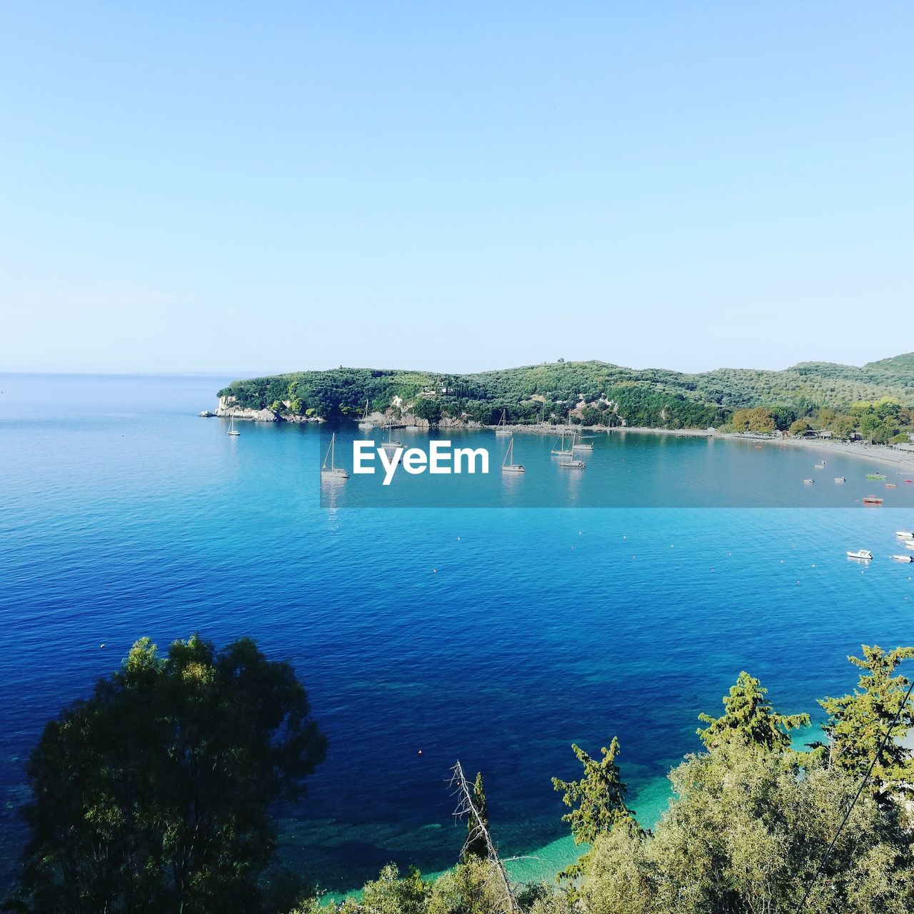 VIEW OF SEA AGAINST CLEAR SKY