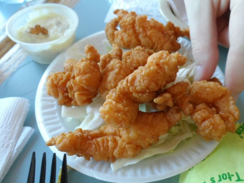 CLOSE-UP OF FOOD ON TABLE