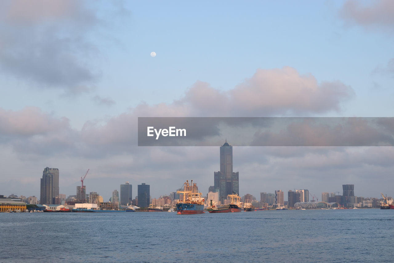 SCENIC VIEW OF SEA BY BUILDINGS AGAINST SKY