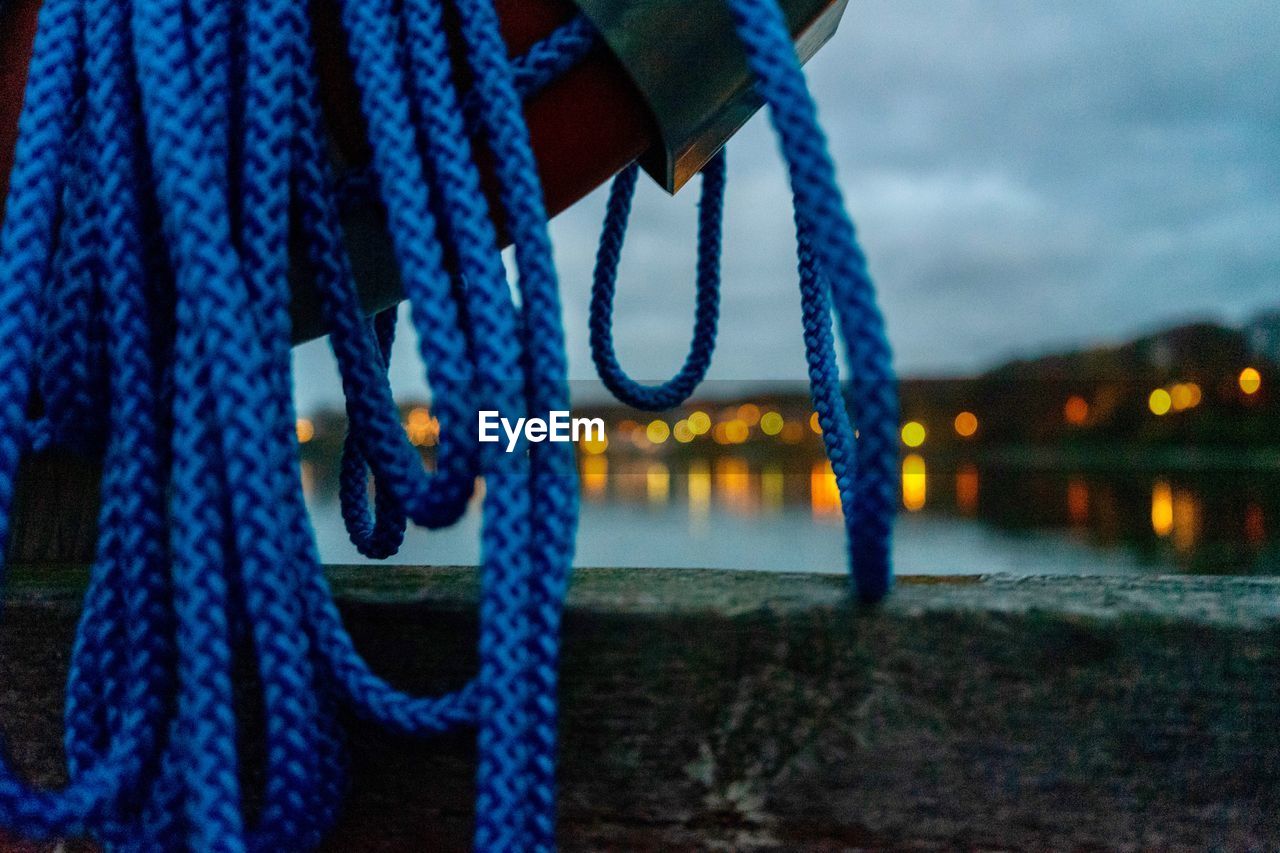 CLOSE-UP OF ROPE TIED UP ON METALLIC STRUCTURE