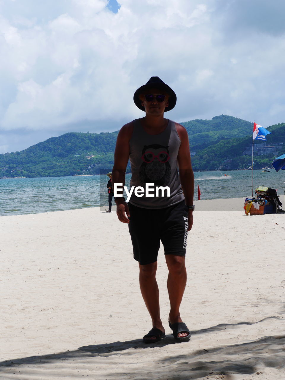 FULL LENGTH OF MAN STANDING AT BEACH