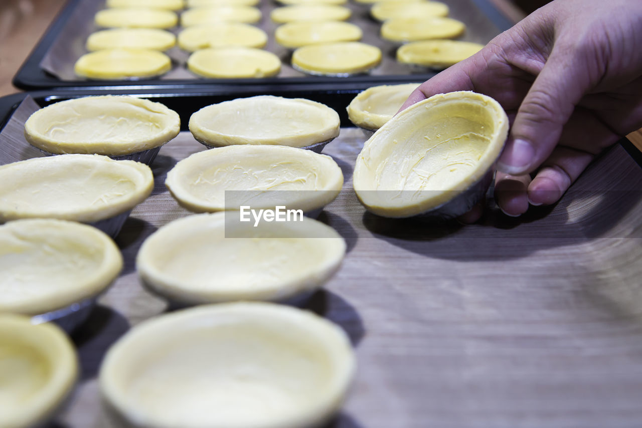 HIGH ANGLE VIEW OF PERSON PREPARING FOOD