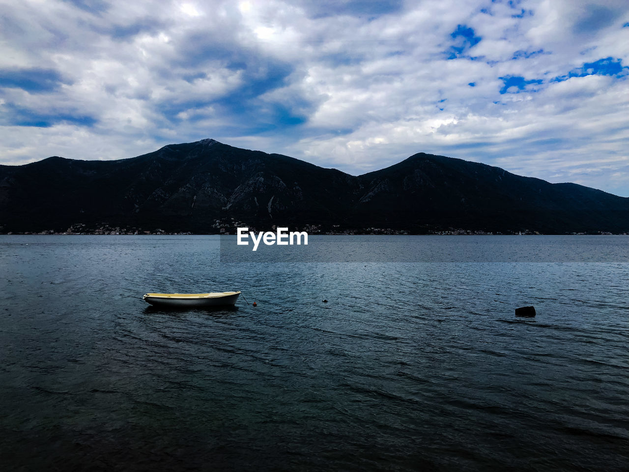 SCENIC VIEW OF LAKE AGAINST MOUNTAIN RANGE