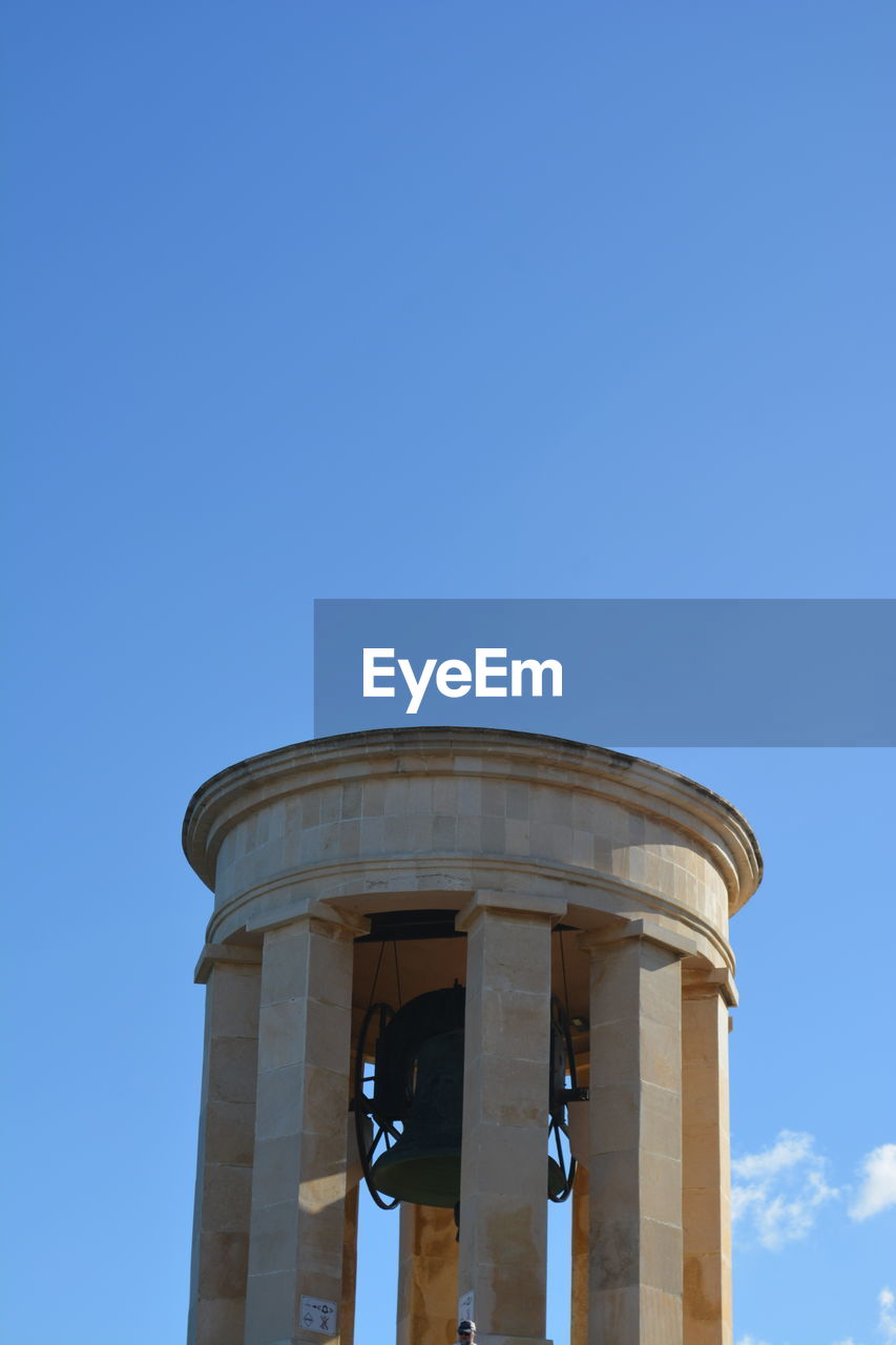 LOW ANGLE VIEW OF HISTORIC BUILDING AGAINST BLUE SKY