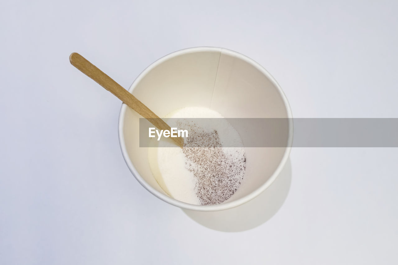 HIGH ANGLE VIEW OF DRINK IN BOWL