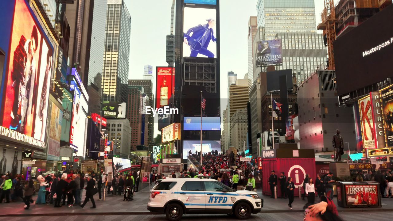 VIEW OF CITY STREET IN OFFICE BUILDINGS