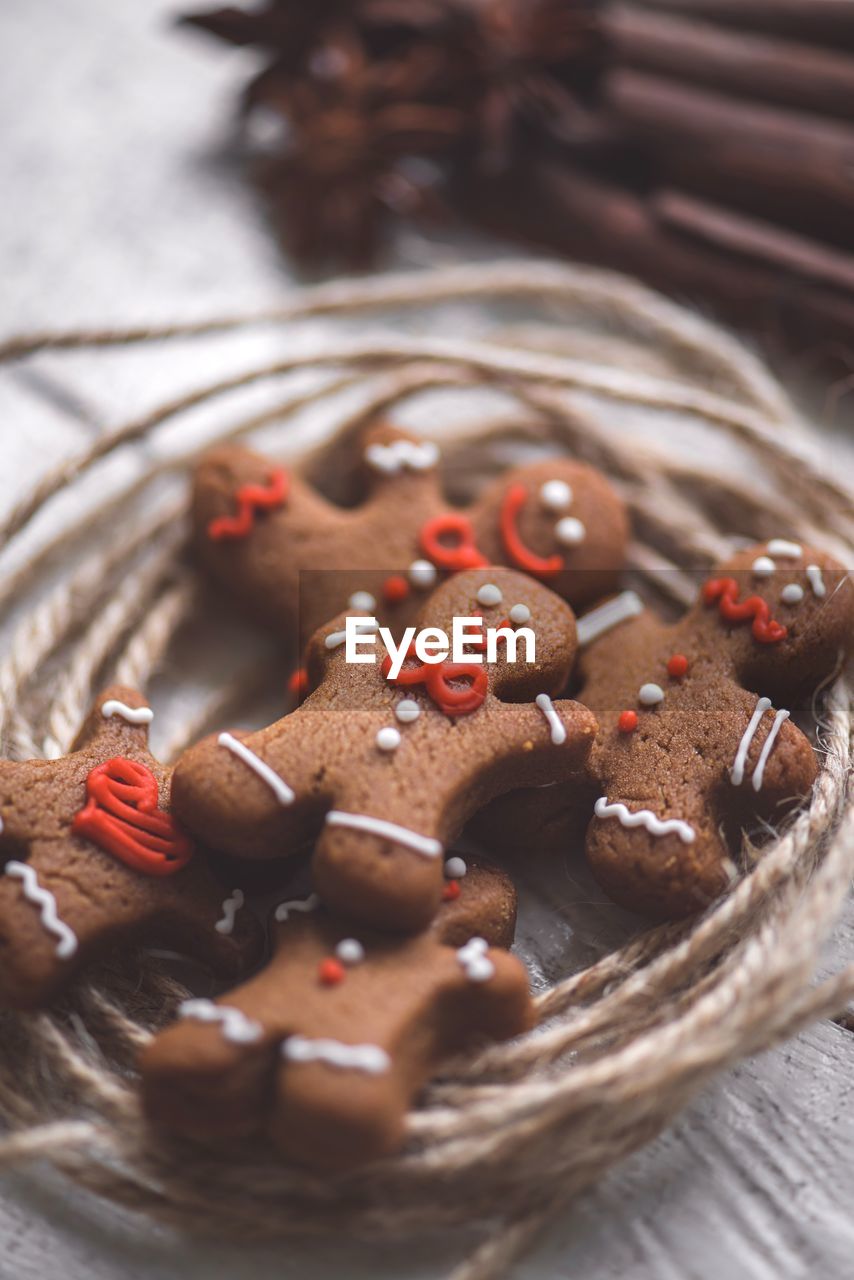 Close-up of gingerbread cookies with threads on table