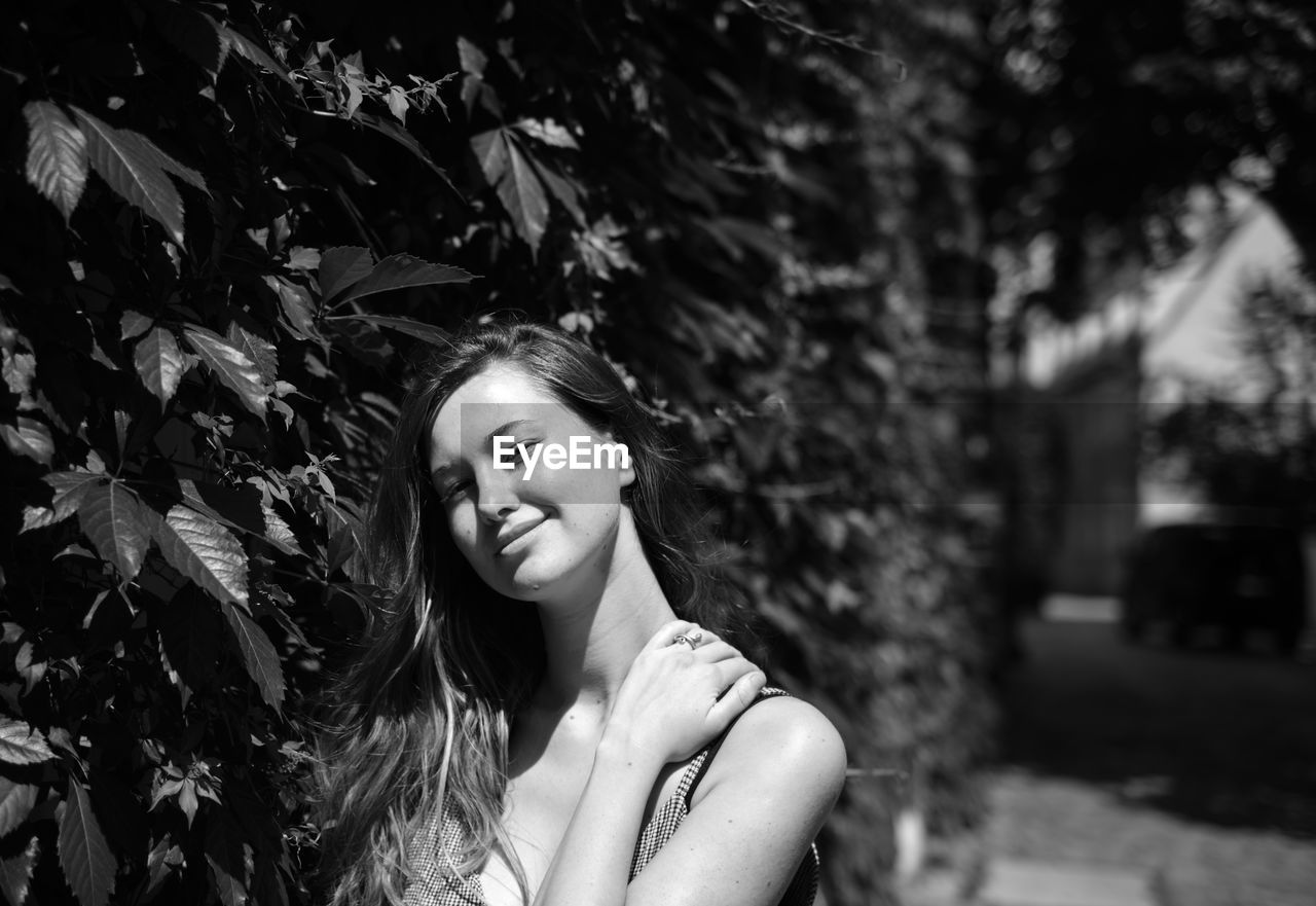 Portrait of beautiful young woman - black and white