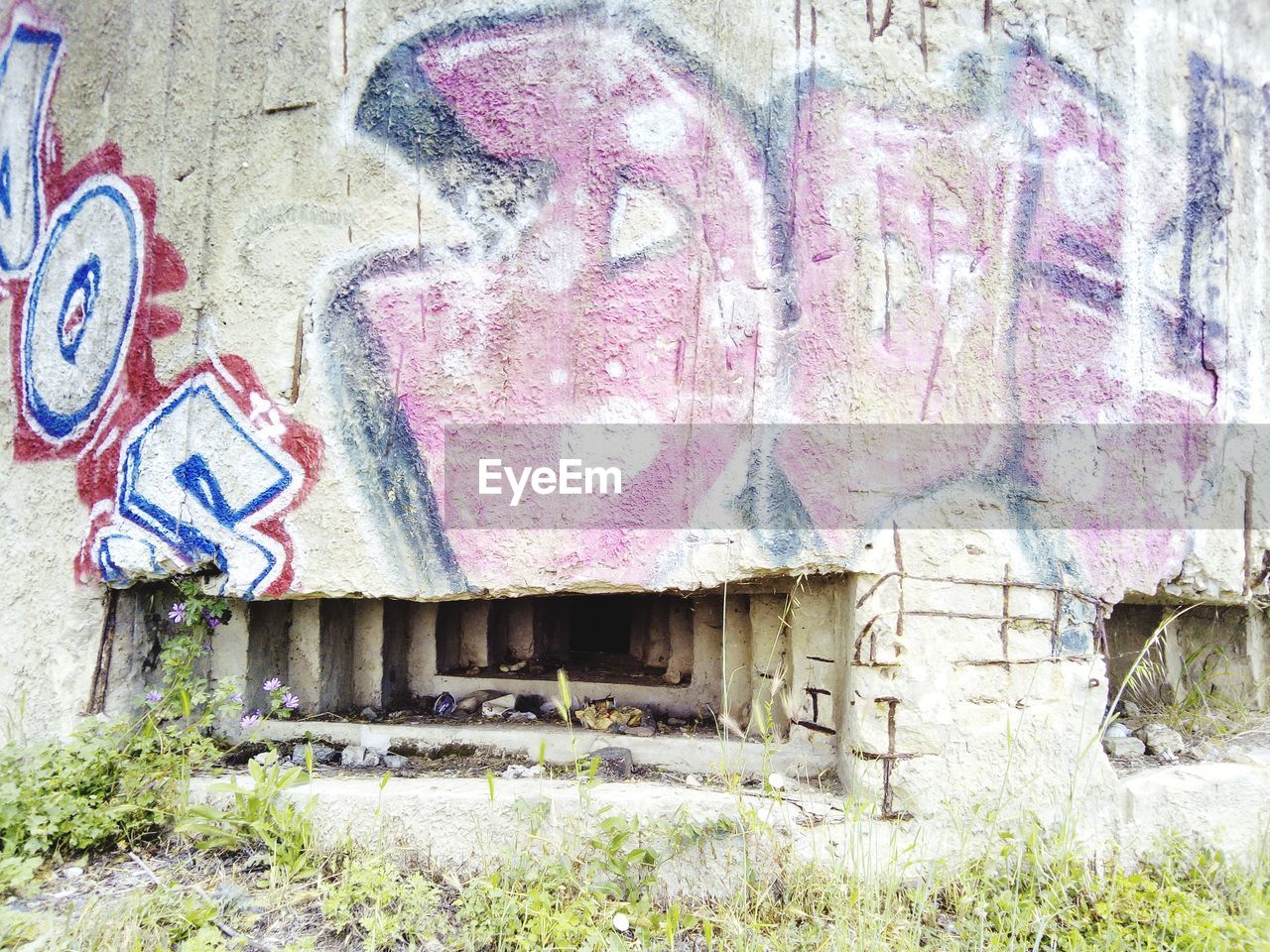 GRAFFITI ON WEATHERED WALL