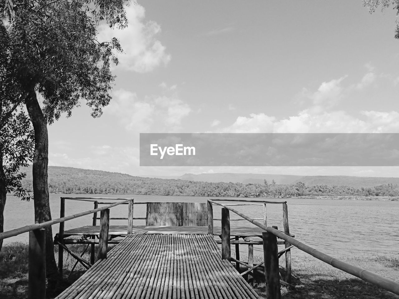 SCENIC VIEW OF PIER ON SEA AGAINST SKY