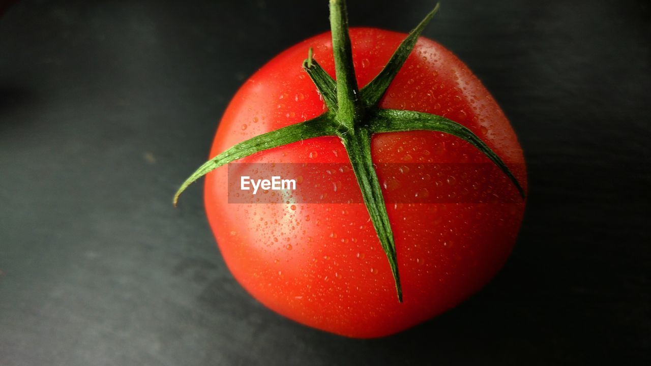 CLOSE-UP OF STRAWBERRIES