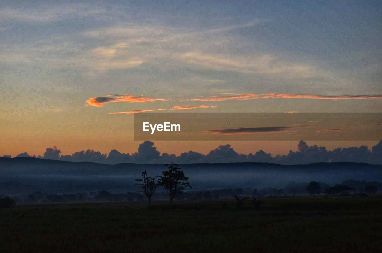 SCENIC VIEW OF LANDSCAPE AGAINST SKY DURING SUNSET