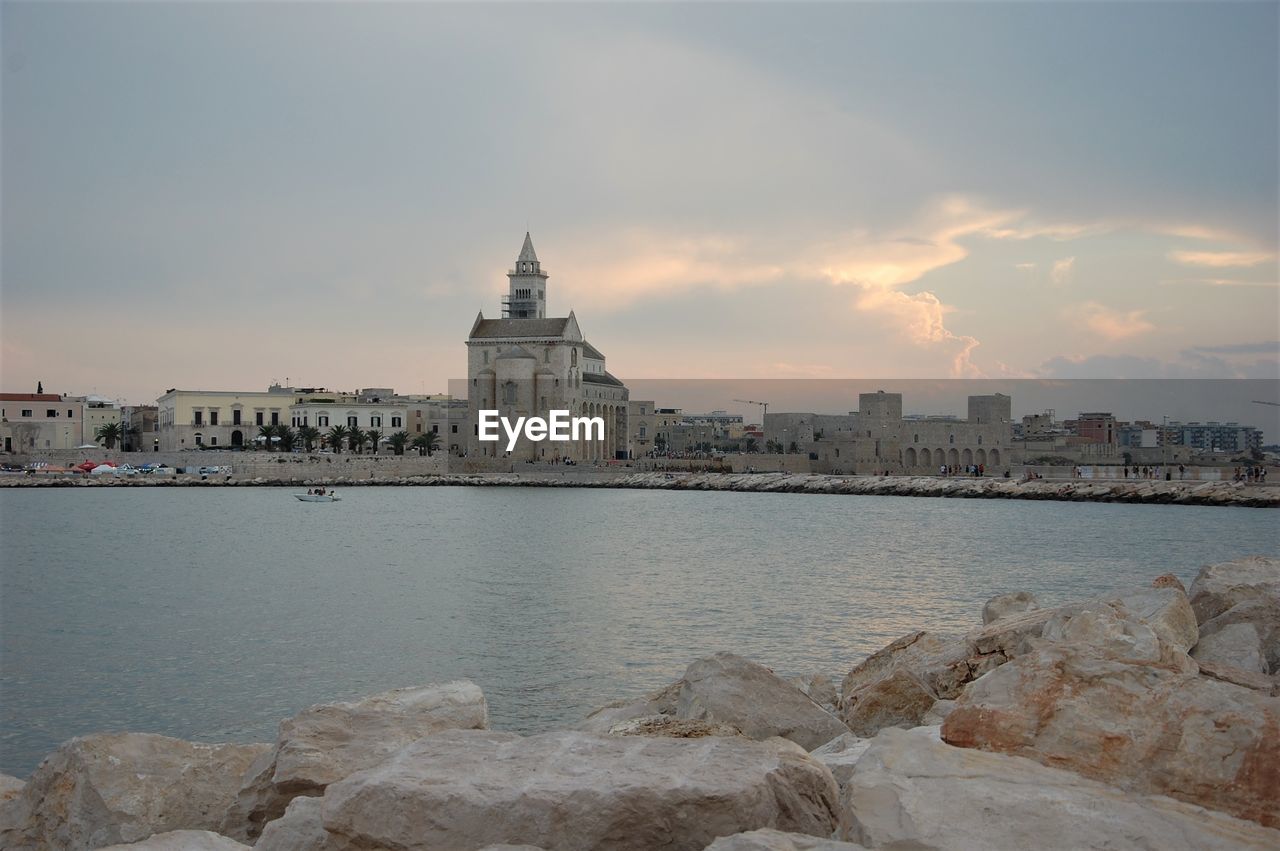 BUILDINGS BY SEA AGAINST SKY