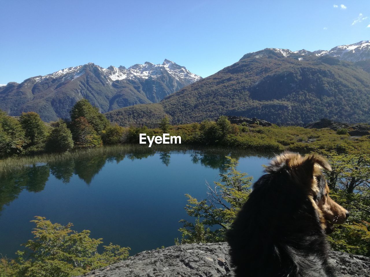 SCENIC VIEW OF LAKE BY MOUNTAINS AGAINST SKY