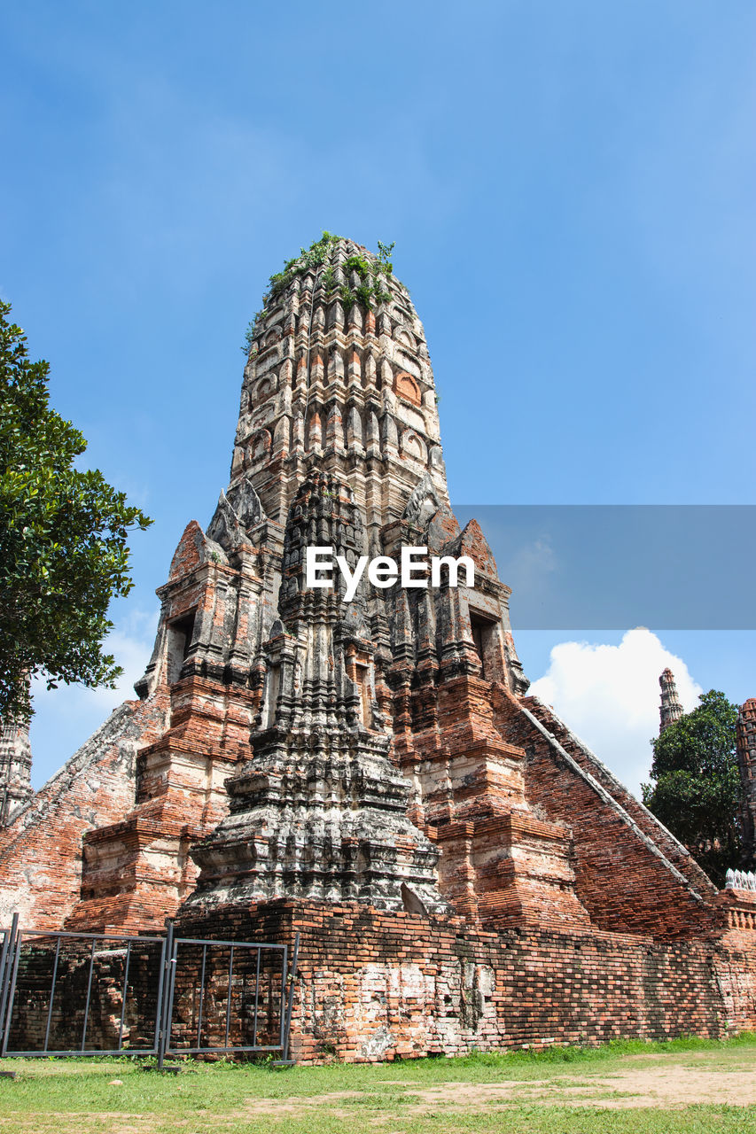 LOW ANGLE VIEW OF BELL TOWER AGAINST SKY