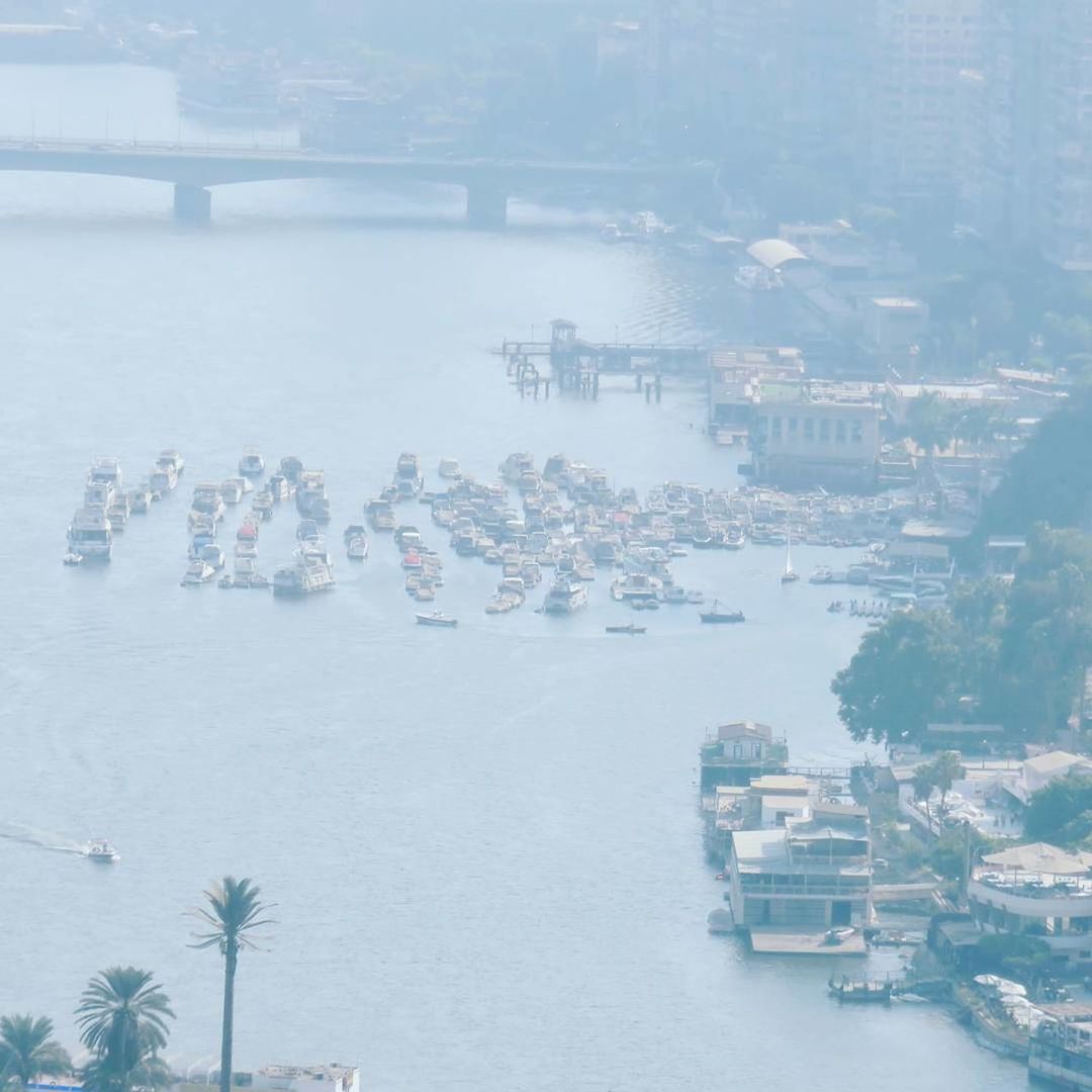 VIEW OF CITY AT WATERFRONT