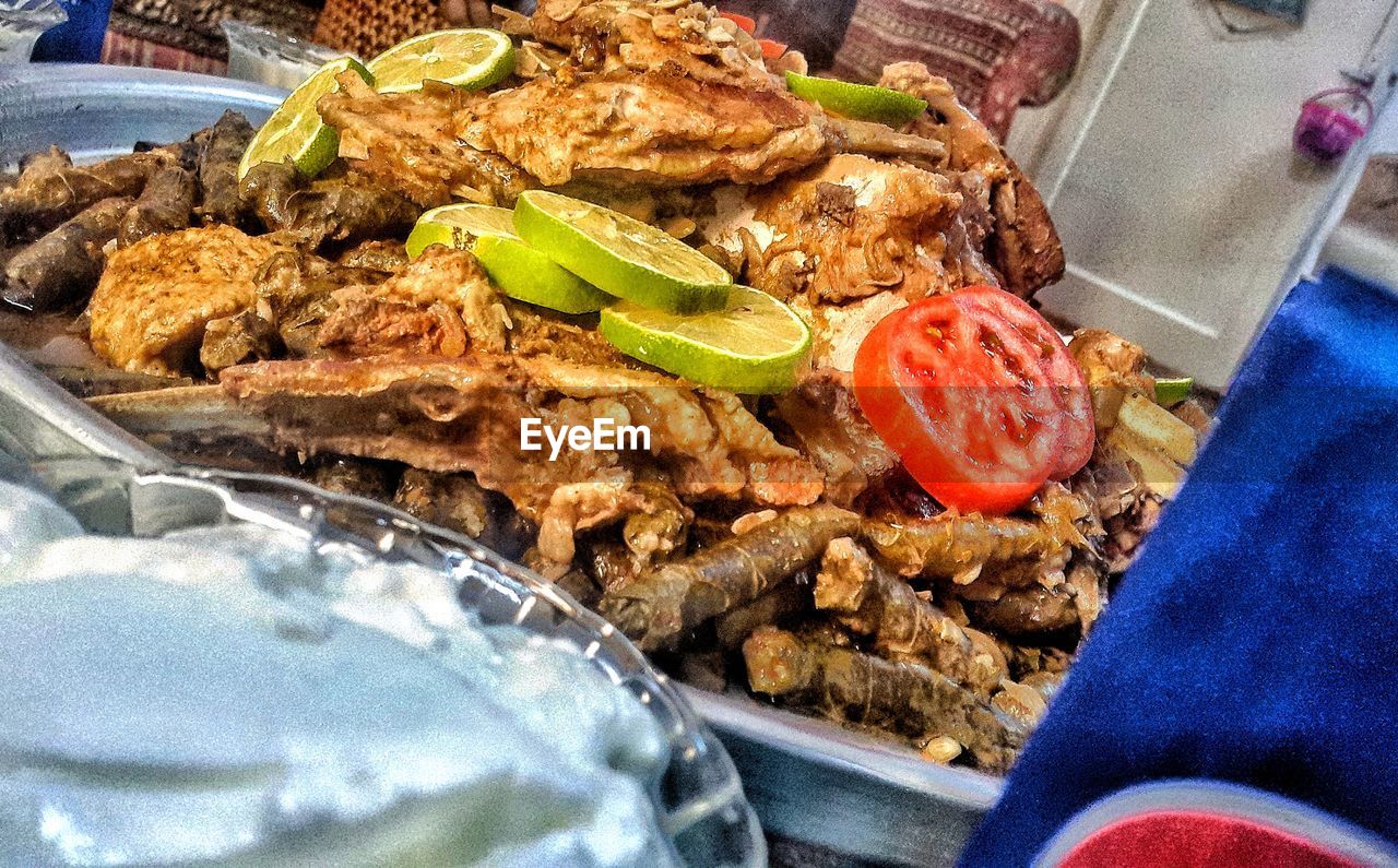 CLOSE-UP OF FOOD IN TRAY