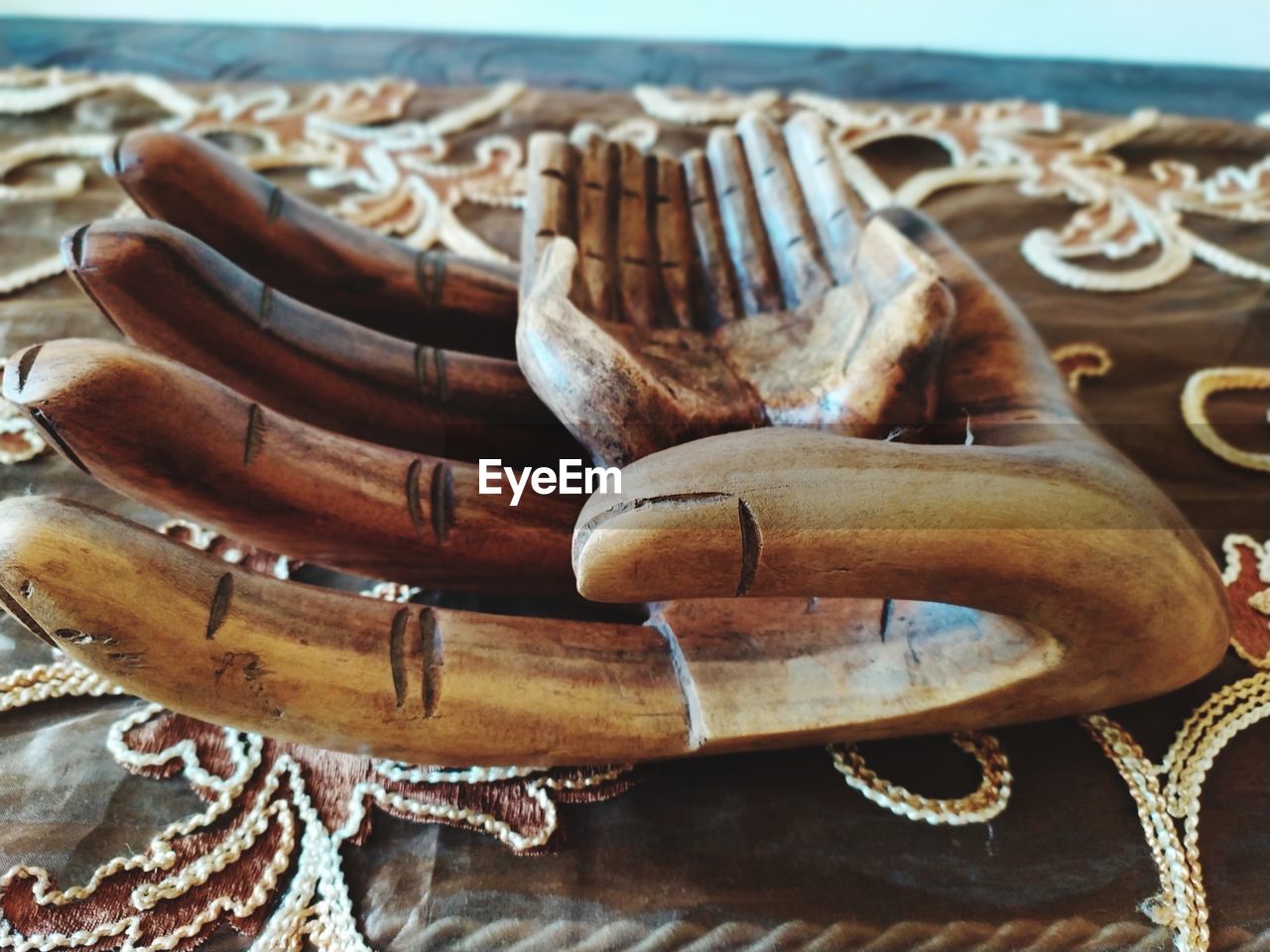 CLOSE-UP OF OLD WOODEN TABLE