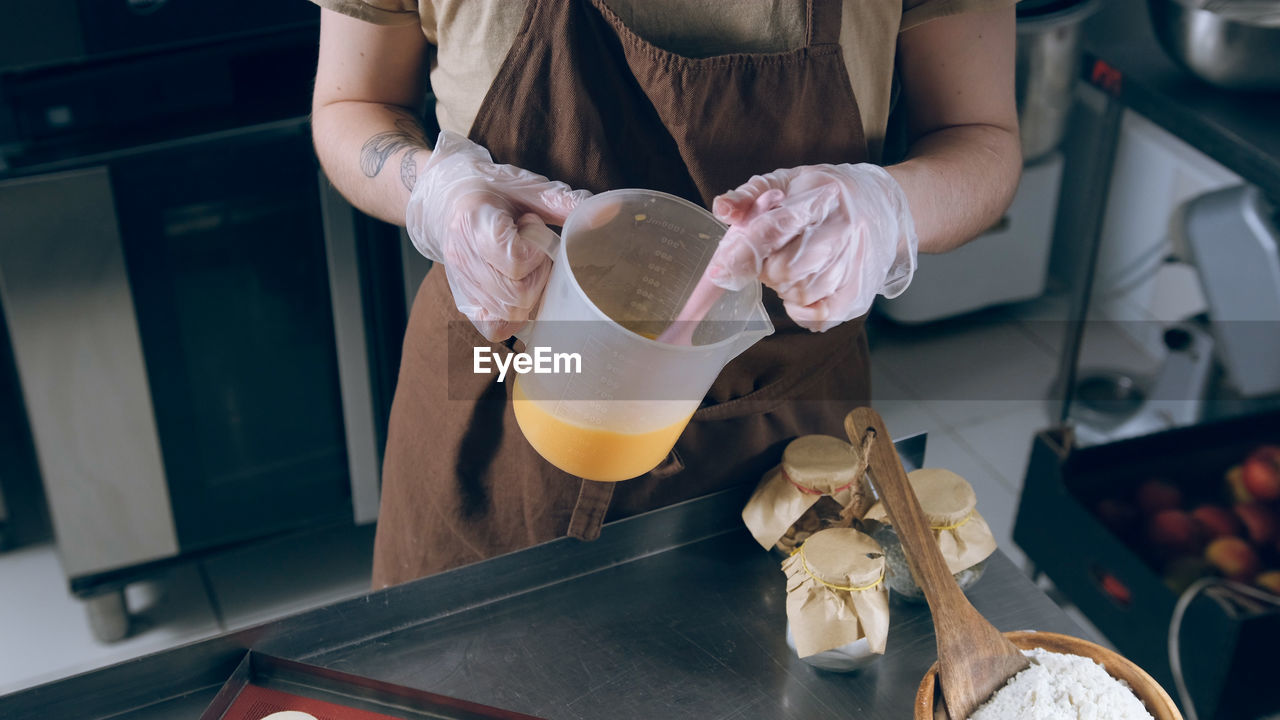 midsection of woman preparing food on table