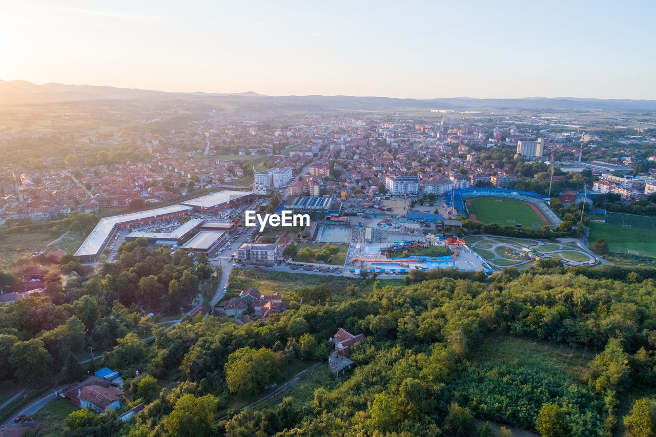 HIGH ANGLE SHOT OF TOWNSCAPE AGAINST SKY