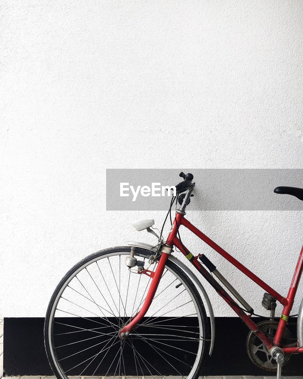 BICYCLE WHEEL AGAINST WALL