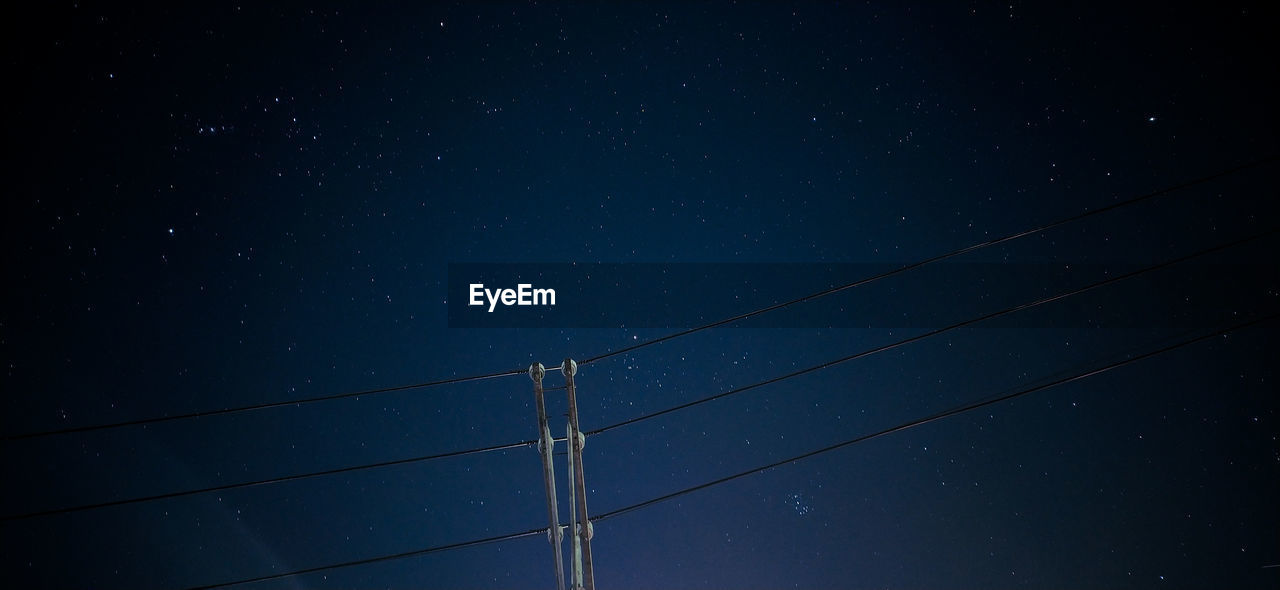 LOW ANGLE VIEW OF ELECTRICITY PYLON AGAINST BLUE SKY