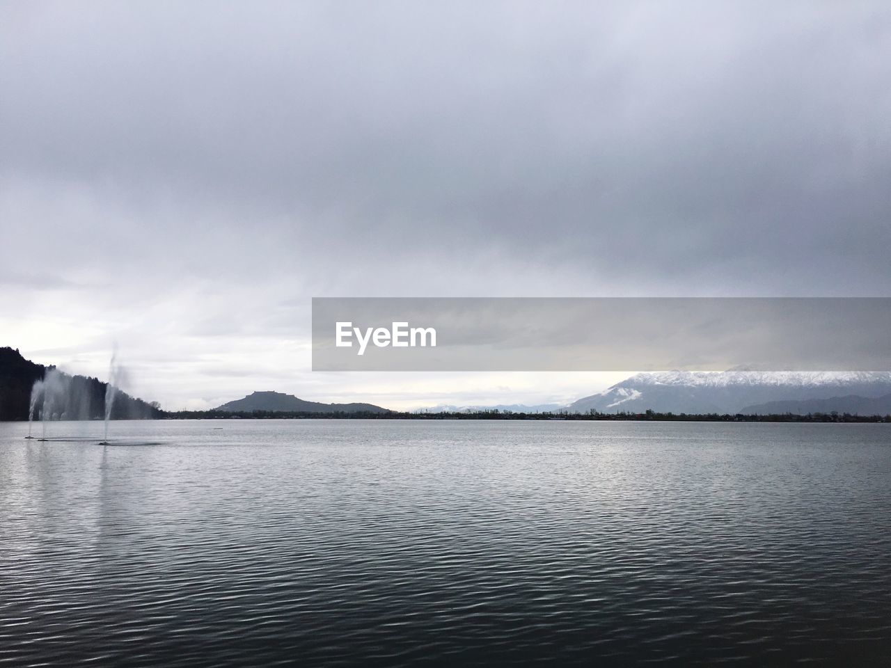 PANORAMIC VIEW OF LAKE AGAINST SKY