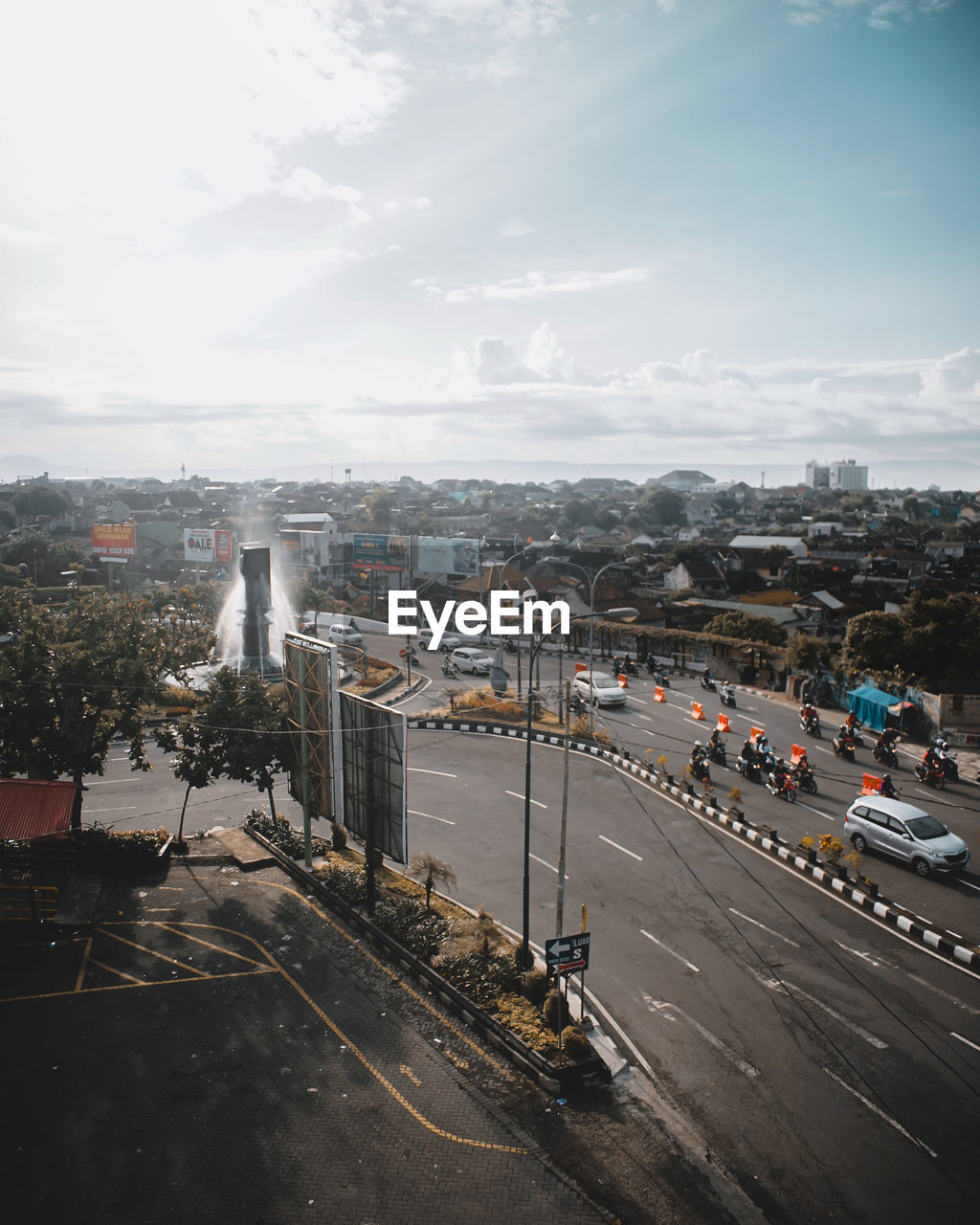 HIGH ANGLE VIEW OF VEHICLES ON ROAD AGAINST SKY