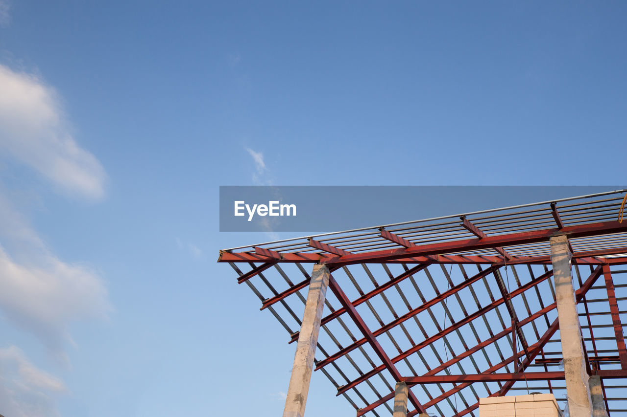 LOW ANGLE VIEW OF BASKETBALL AGAINST SKY