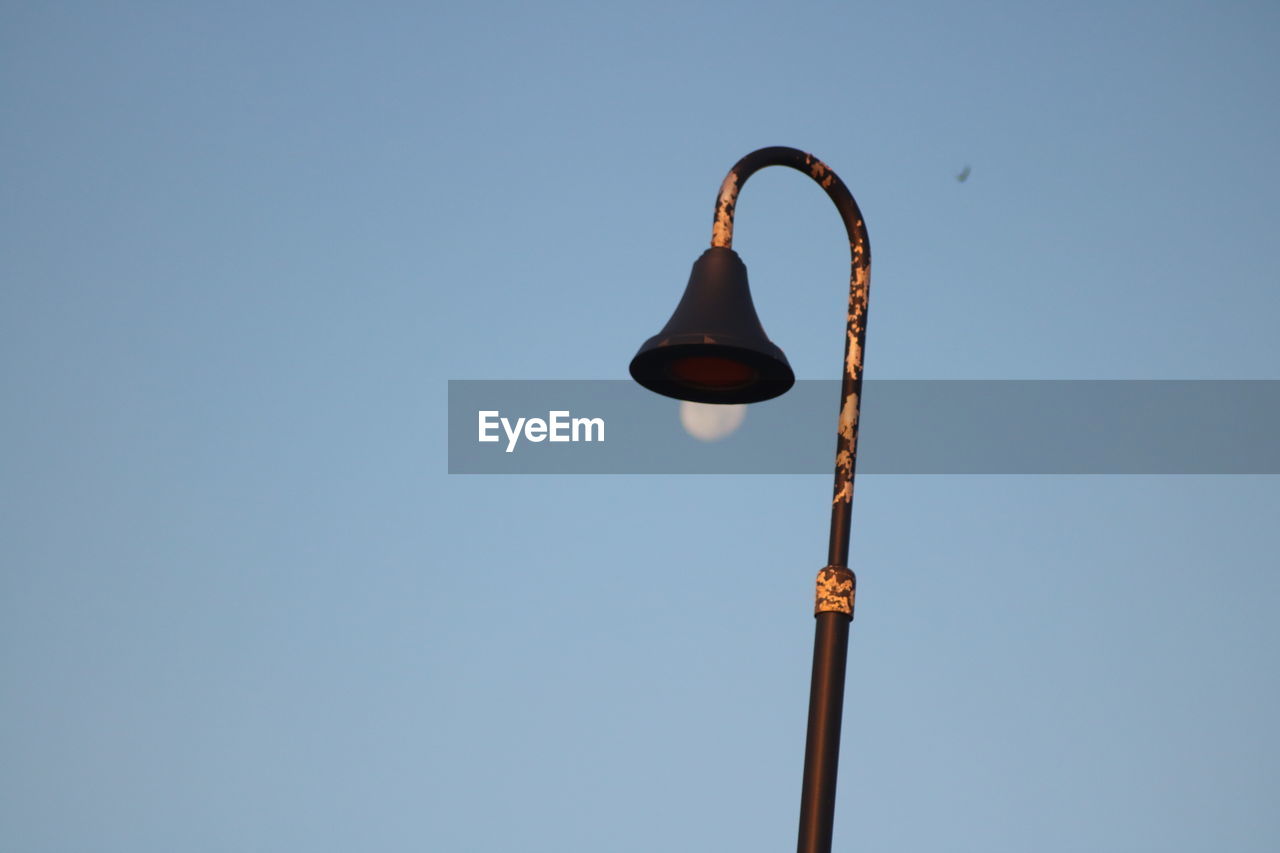 LOW ANGLE VIEW OF STREET LIGHT AGAINST BLUE SKY