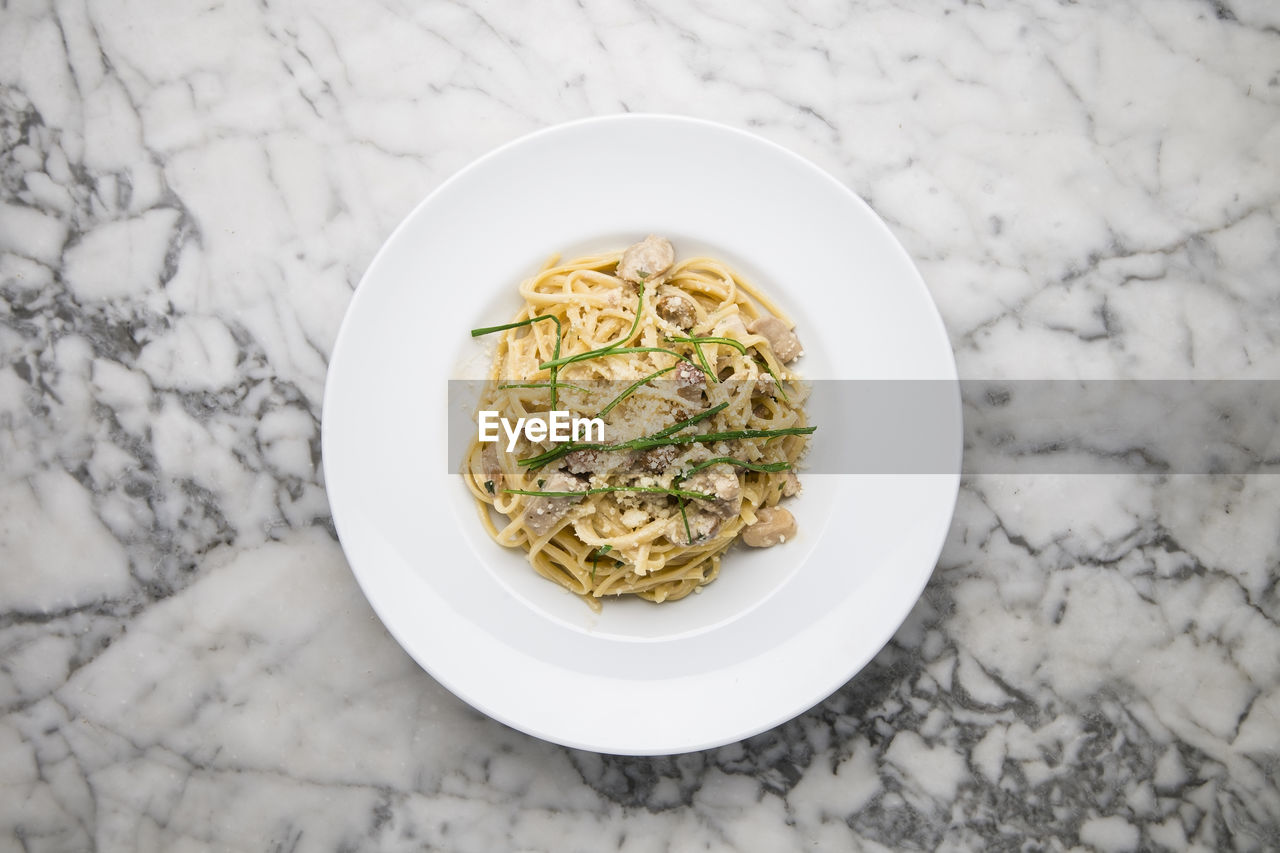 HIGH ANGLE VIEW OF FOOD SERVED IN BOWL