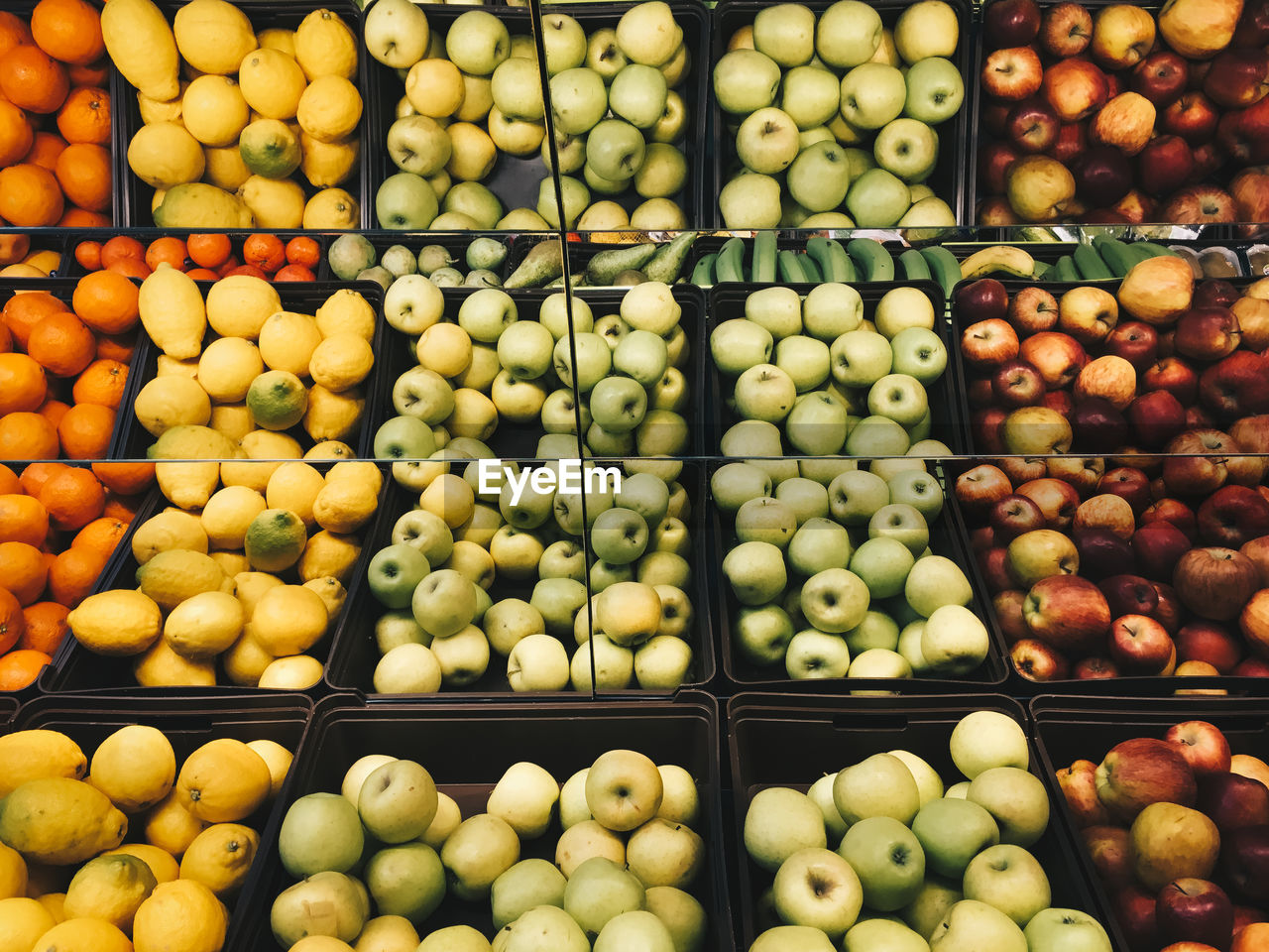 VARIOUS FRUITS FOR SALE IN MARKET