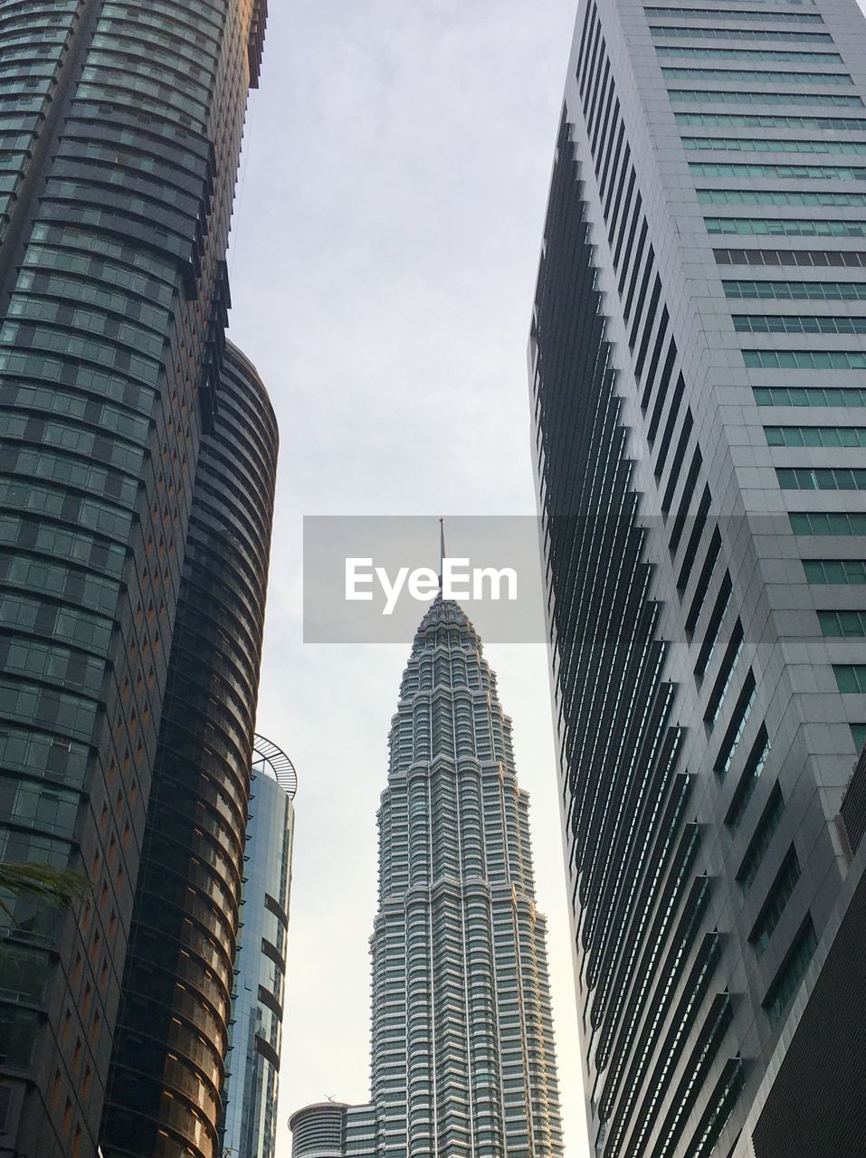 LOW ANGLE VIEW OF BUILDINGS AGAINST SKY