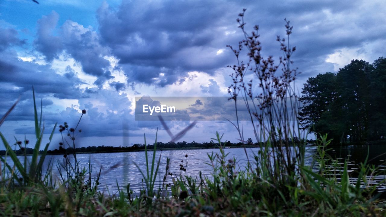 SCENIC VIEW OF LANDSCAPE AGAINST CLOUDY SKY