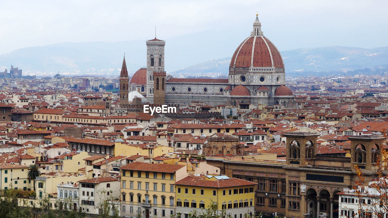 Duomo santa maria del fiore amidst cityscape against sky