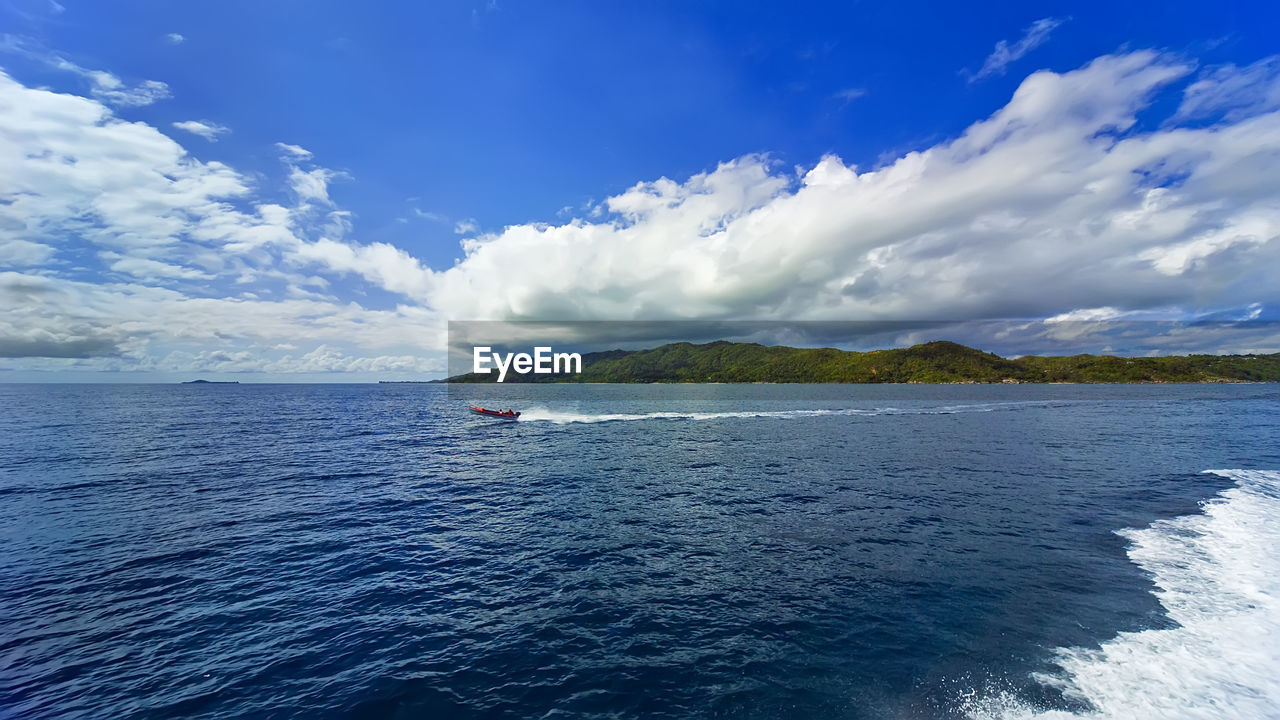 IDYLLIC VIEW OF SEA AGAINST SKY