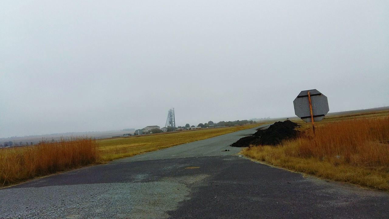 EMPTY ROAD LEADING TO BUILDING