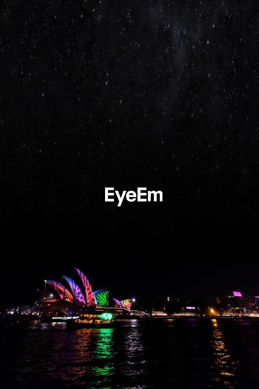 ILLUMINATED FERRIS WHEEL AT NIGHT