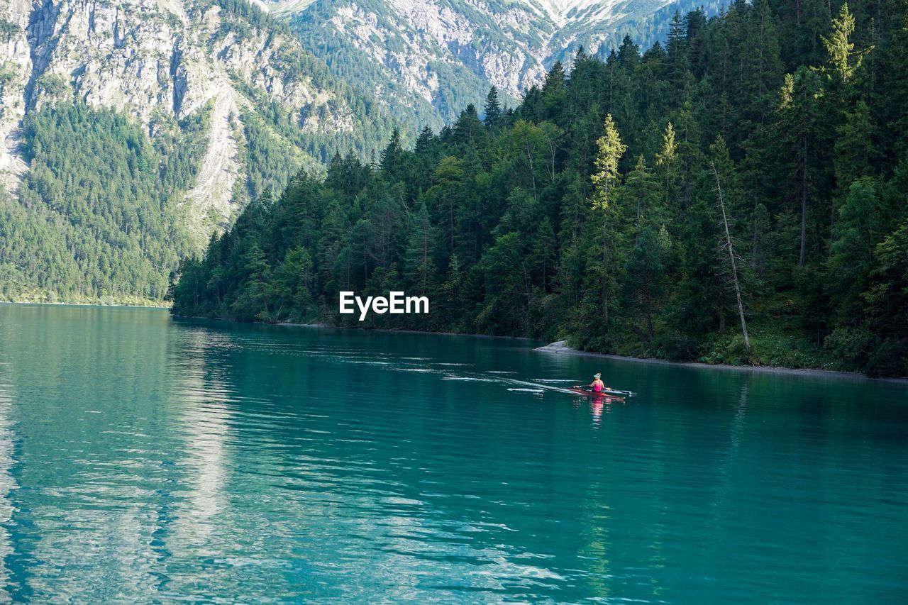 SCENIC VIEW OF LAKE AGAINST MOUNTAIN