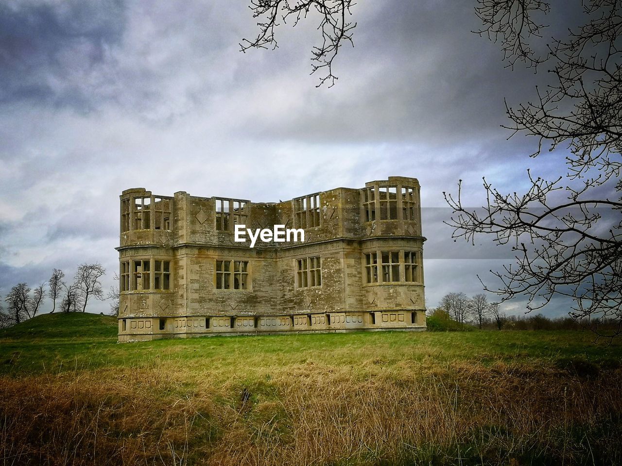 architecture, history, the past, built structure, sky, cloud, building exterior, grass, plant, building, ruins, rural area, nature, old ruin, old, château, castle, tree, travel destinations, land, no people, house, mansion, abandoned, ancient, landscape, outdoors, ruined, travel, tourism, residential district, field, estate, home