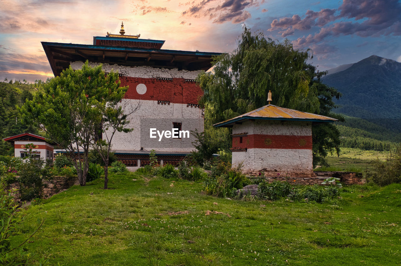 Stupa behind dechen phodrang monastery in thimphu, bhutan