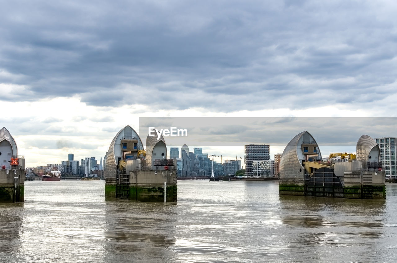 VIEW OF BUILDINGS IN CITY