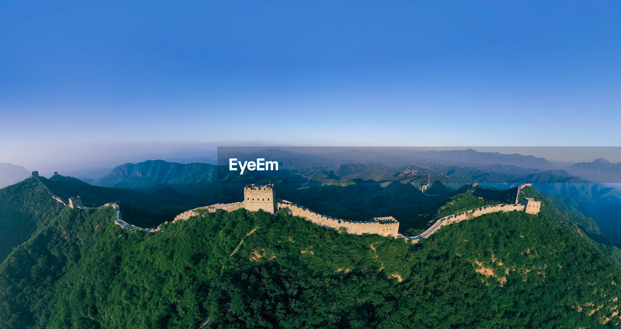 Panoramic view of the great wall and the mountains