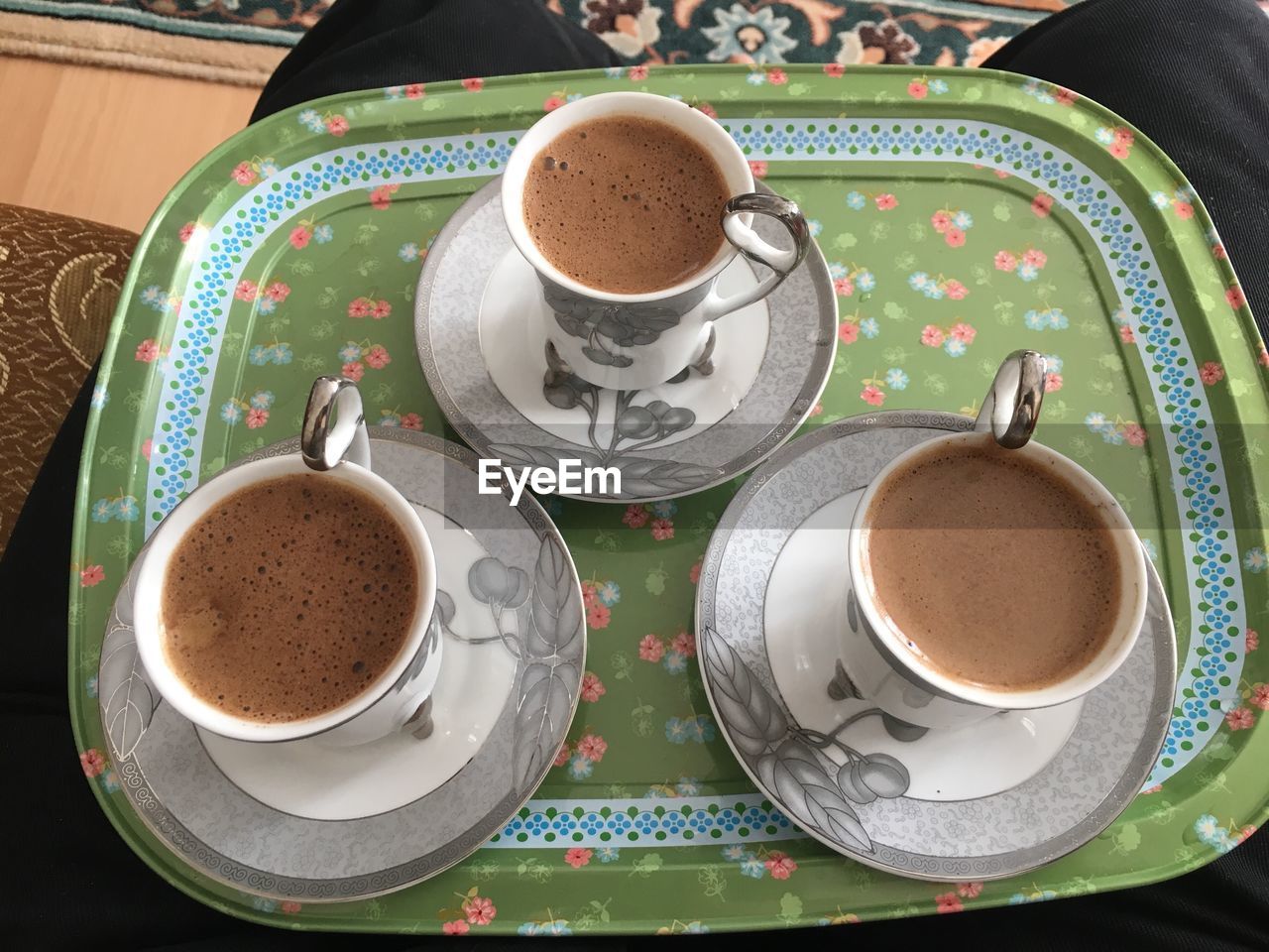 HIGH ANGLE VIEW OF COFFEE CUP AND TEA ON TABLE